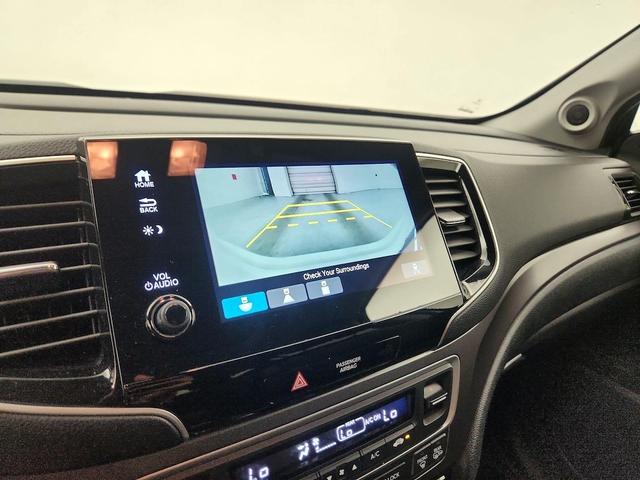 Photo of 2021 White Honda Pilot