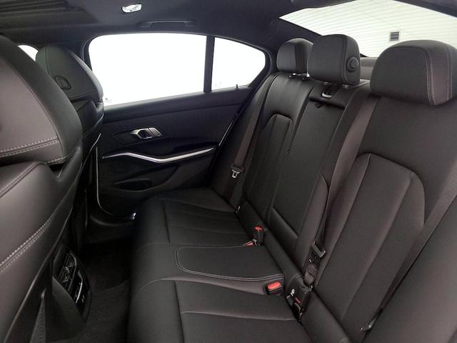 Photo of 2022 White BMW 330