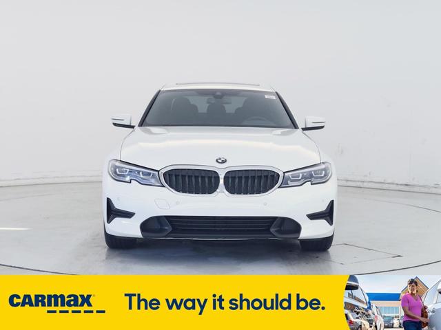 Photo of 2022 White BMW 330