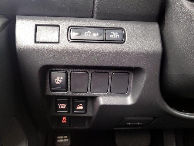 Photo of 2023 White Nissan Frontier