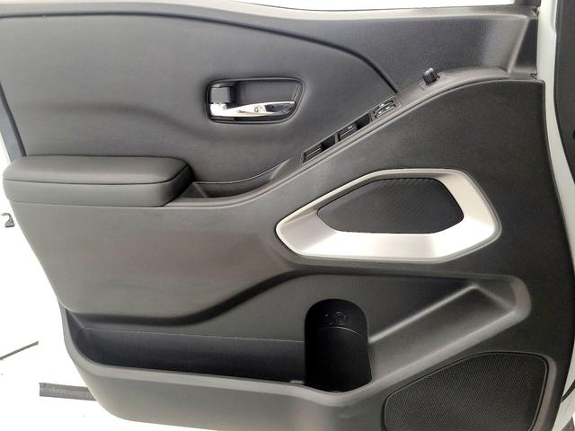 Photo of 2023 White Nissan Frontier