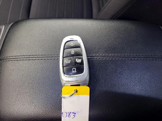 Photo of 2023 Gray Hyundai SANTA CRUZ