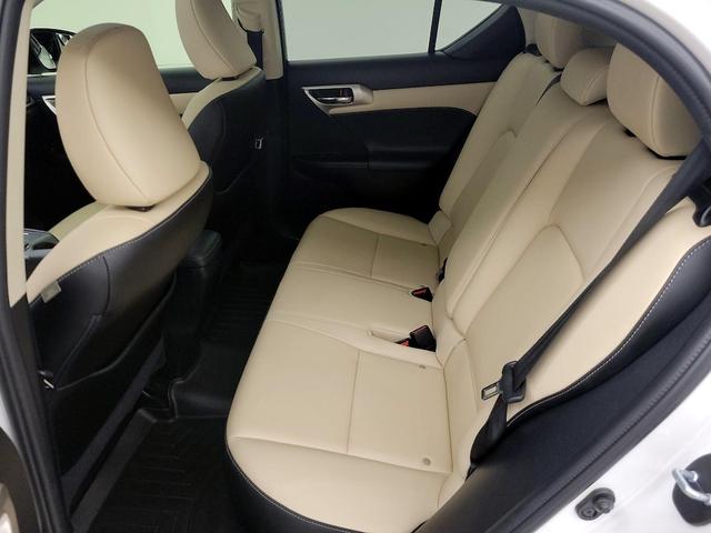 Photo of 2017 White Lexus CT 200h