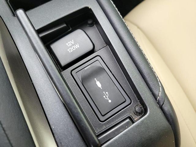 Photo of 2017 White Lexus CT 200h