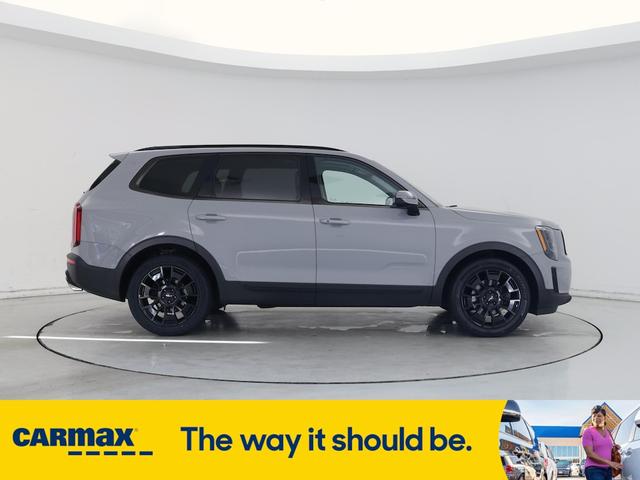 Photo of 2022 Gray Kia Telluride