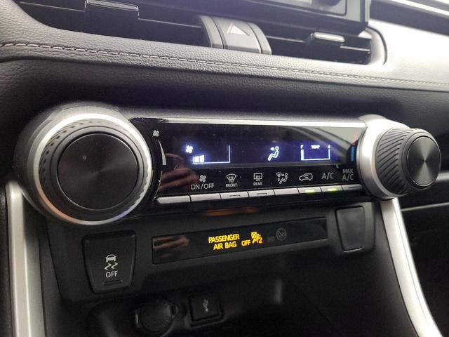 Photo of 2022 Silver Toyota RAV4