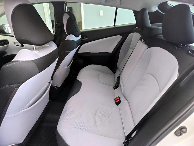 Photo of 2020 White Toyota Prius