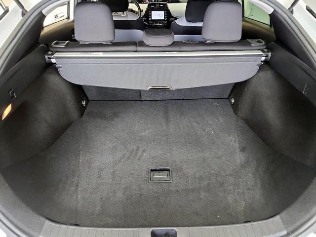 Photo of 2020 White Toyota Prius