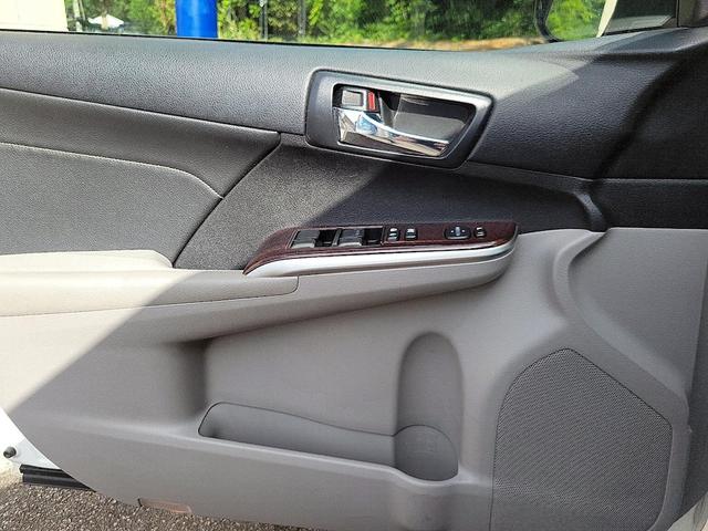 Photo of 2014 White Toyota Camry