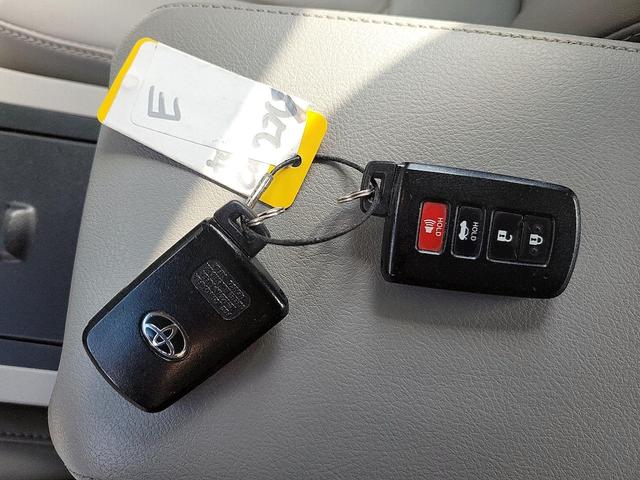 Photo of 2014 White Toyota Camry