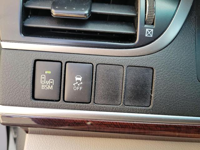 Photo of 2014 White Toyota Camry