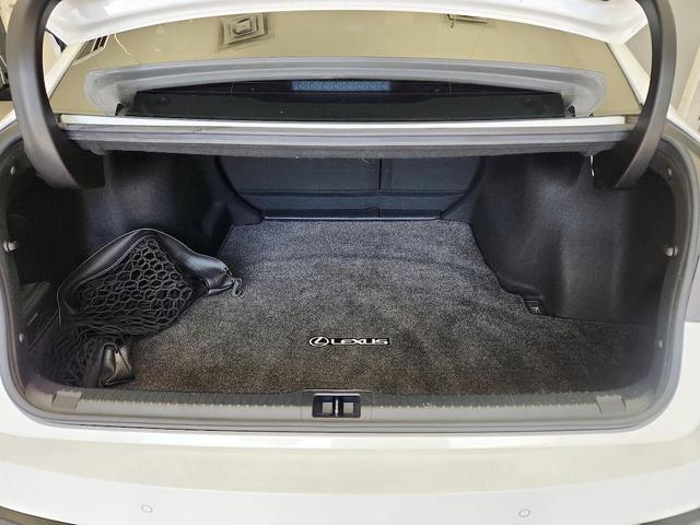 Photo of 2022 White Lexus IS 350