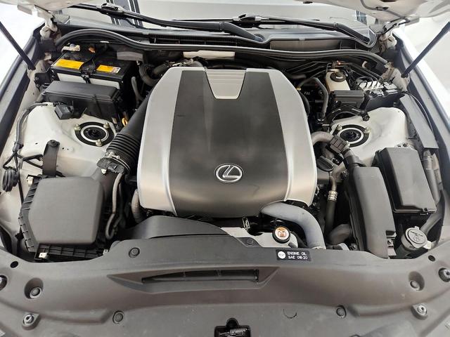 Photo of 2022 White Lexus IS 350