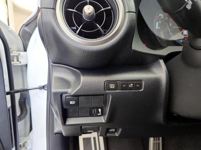Photo of 2022 White Lexus IS 350