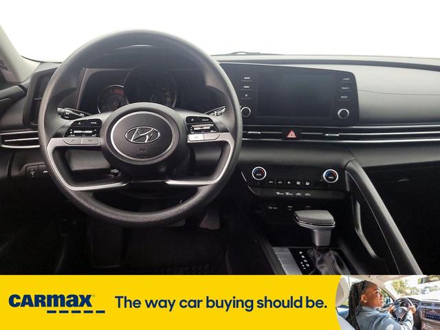 Photo of 2022 Gray Hyundai ELANTRA