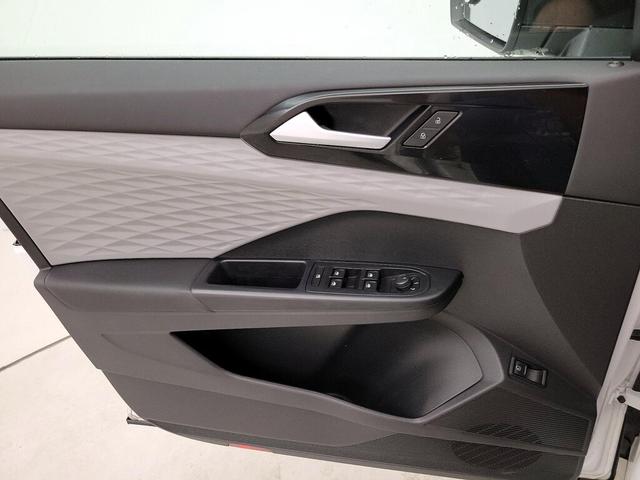 Photo of 2022 White Volkswagen Taos