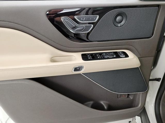 Photo of 2022 Tan Lincoln Aviator
