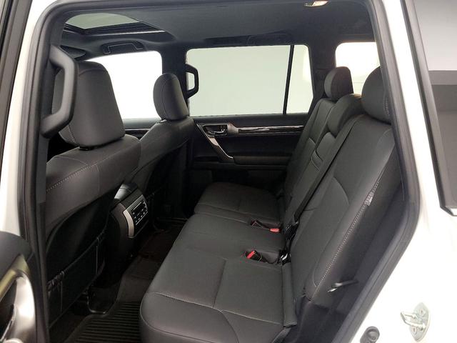 Photo of 2023 White Lexus GX 460