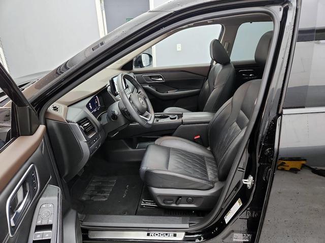 Photo of 2023 Black Nissan Rogue