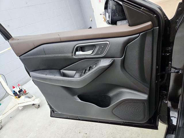 Photo of 2023 Black Nissan Rogue