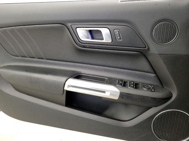 Photo of 2022 Silver Ford Mustang