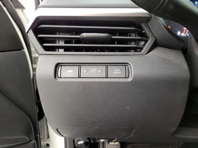 Photo of 2022 White Nissan Altima