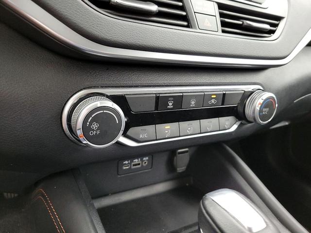 Photo of 2022 White Nissan Altima