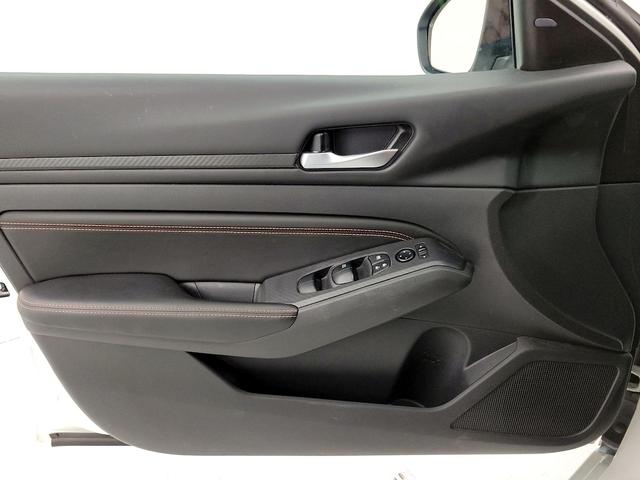 Photo of 2022 White Nissan Altima