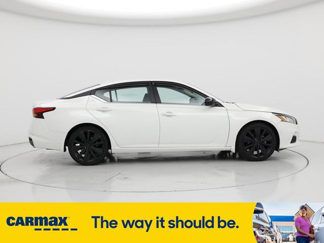 Photo of 2022 White Nissan Altima