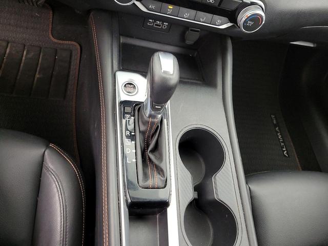 Photo of 2022 White Nissan Altima