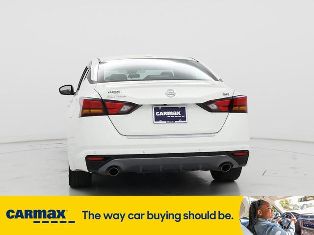 Photo of 2022 White Nissan Altima