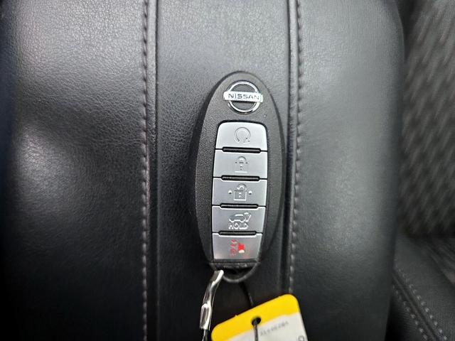 Photo of 2020 White Nissan Rogue