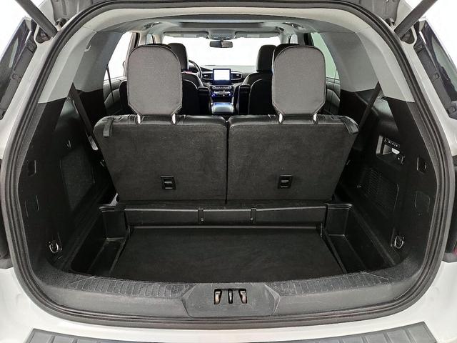 Photo of 2021 White Ford Explorer
