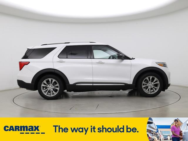 Photo of 2021 White Ford Explorer