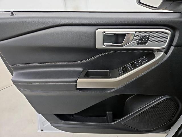 Photo of 2021 White Ford Explorer