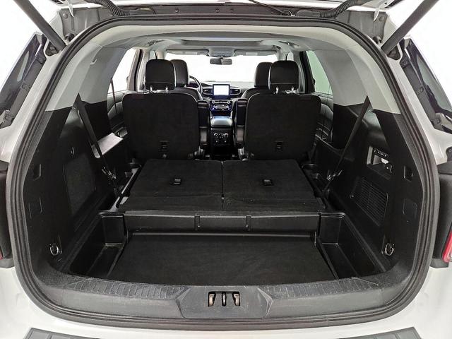 Photo of 2021 White Ford Explorer