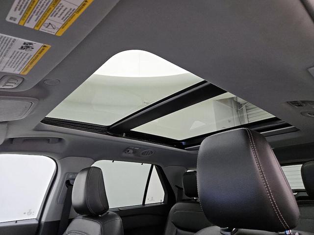 Photo of 2021 White Ford Explorer