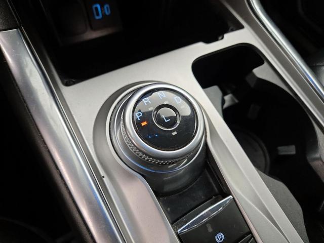 Photo of 2021 White Ford Explorer