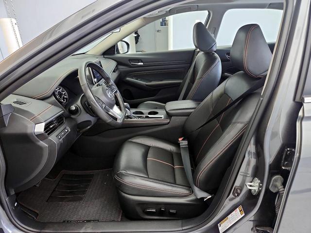Photo of 2022 Gray Nissan Altima