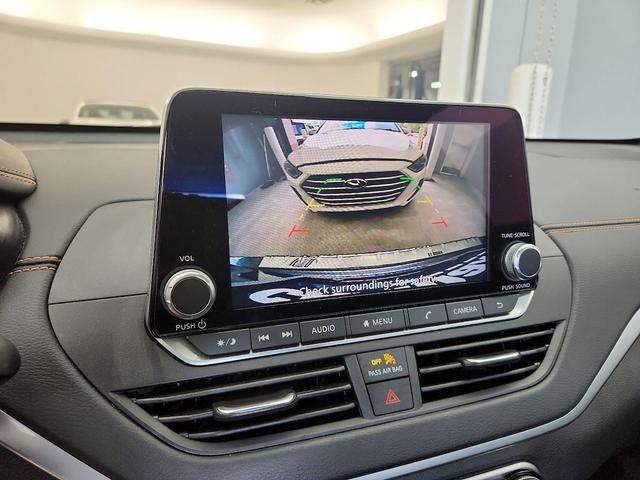 Photo of 2022 Gray Nissan Altima