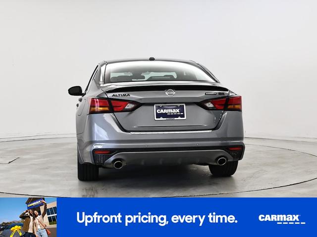 Photo of 2022 Gray Nissan Altima