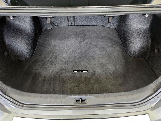 Photo of 2022 Gray Nissan Altima