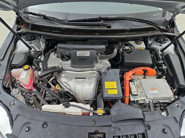 Photo of 2015 Silver Toyota Avalon Hybrid