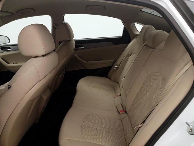 Photo of 2019 White Hyundai SONATA