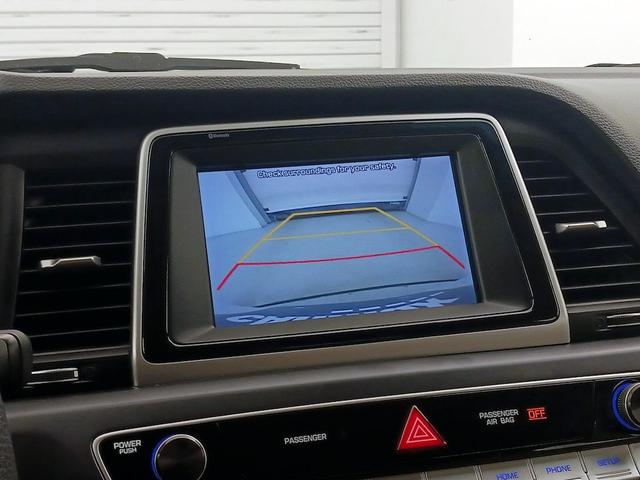 Photo of 2019 White Hyundai SONATA