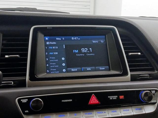 Photo of 2019 White Hyundai SONATA