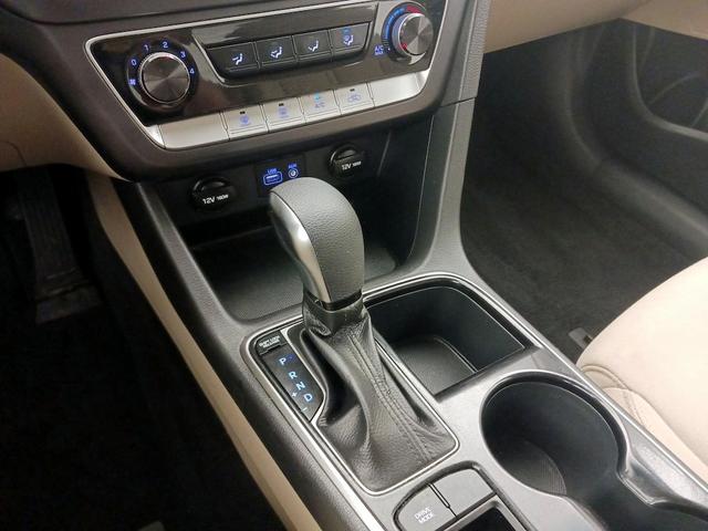 Photo of 2019 White Hyundai SONATA