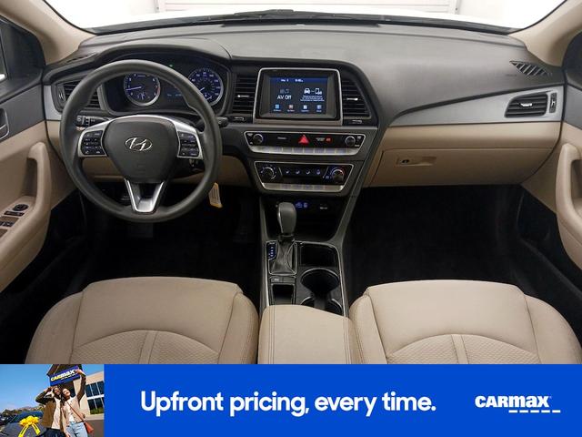 Photo of 2019 White Hyundai SONATA