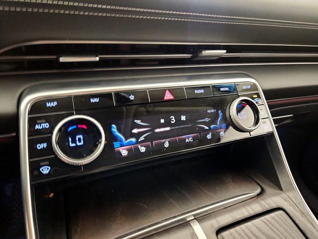 Photo of 2021 Gray Genesis GV80