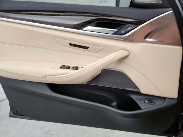 Photo of 2022 Black BMW 530